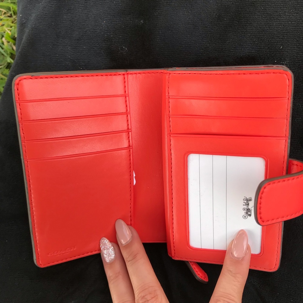Signature Coach Corner Zip Wallet and Coin Purse - Picture 4 of 5